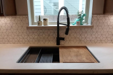 Kitchen - traditional kitchen idea in Houston with an undermount sink, white backsplash, ceramic backsplash and stainless steel appliances