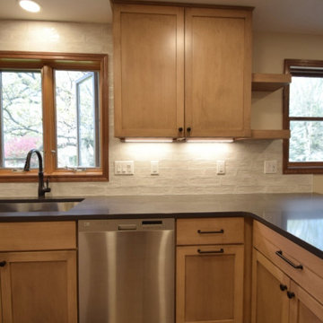 Spacious Kitchen with Peninsula Seating