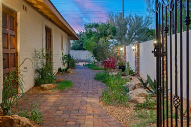 Photo of a mediterranean landscaping in Phoenix.