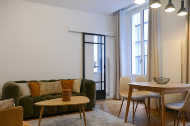 Aménagement d'une salle de séjour contemporaine.