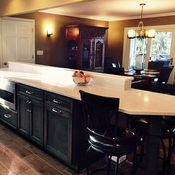 Direct Depot | White & Dark Shaker Overlay Kitchen