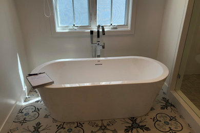 Example of a beach style bathroom design in Los Angeles