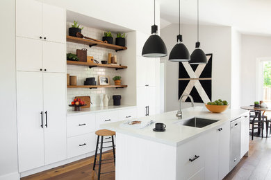 Example of a farmhouse kitchen design in San Francisco