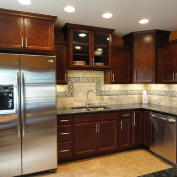 Kitchen ft. Staggered Cabient & Stone Backsplash