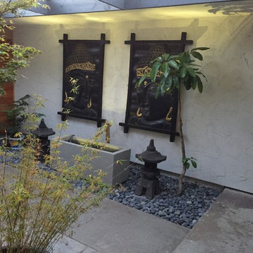 Tsubo-niwa inspired courtyard garden