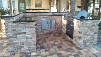 U shaped outdoor kitchen and bar area