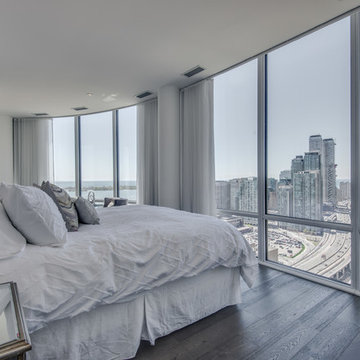 Stunning Penthouse Overlooking Toronto