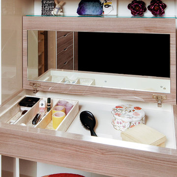 Built In High Gloss Vanity With Flip Top Mirror