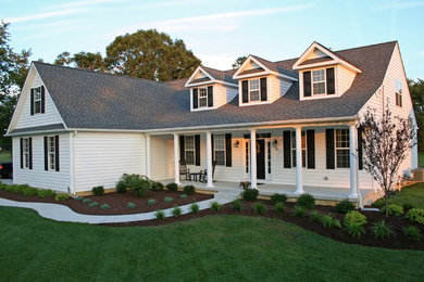 Mid-sized transitional white two-story vinyl gable roof photo in Philadelphia