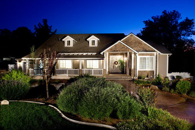 Inspiration for a cottage home design remodel in Los Angeles