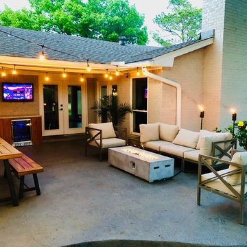 Outdoor Kitchen and Dining
