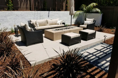 Minimalist patio photo in San Diego