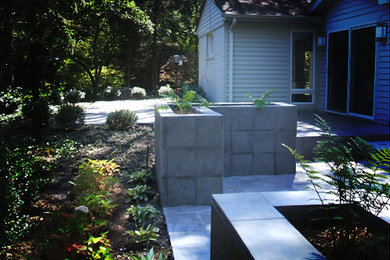 Inspiration for a modern landscaping in Detroit.