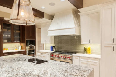 Example of a classic kitchen design in Miami