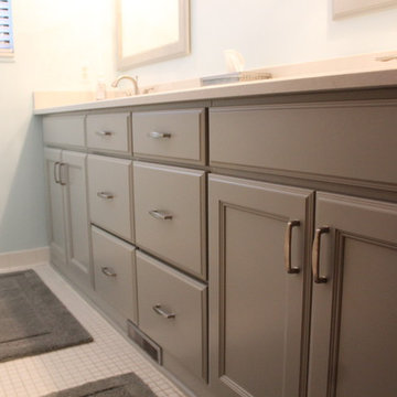 Kabinart Maple Hampton in Shade Bathroom