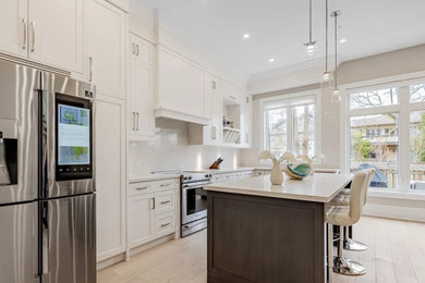 Example of a kitchen design in Toronto