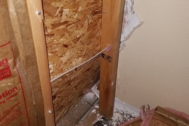 Arts and crafts home design photo in Other