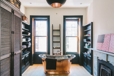 Inspiration for a transitional closet remodel in New York