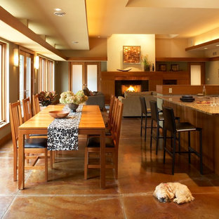 ミルウォーキーのモダンスタイルのLDKの画像 (コンクリートの床)