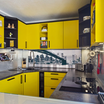 Moderne Küche in ausgefallenen Farben