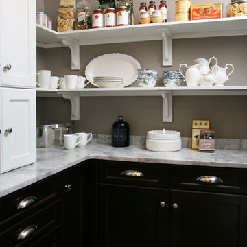 Showroom - Walk-In Pantry Display