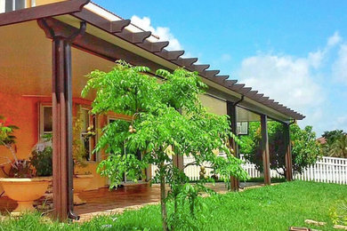 Inspiration for a timeless patio remodel in Miami