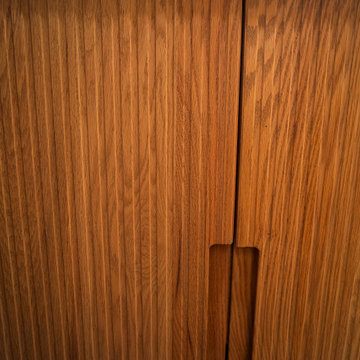 Warm Contemporary Condo Bathroom in Downtown Toronto