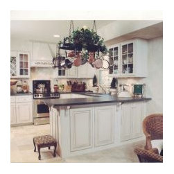 Country Cottage Kitchen Cabinets - Kitchen Cabinetry