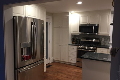 Example of a classic kitchen design in Boston