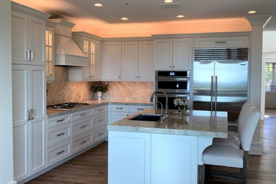 Transitional kitchen photo in Orange County