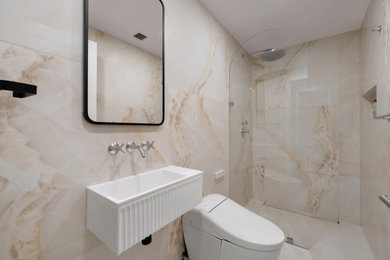 Bathroom - bathroom idea in New York