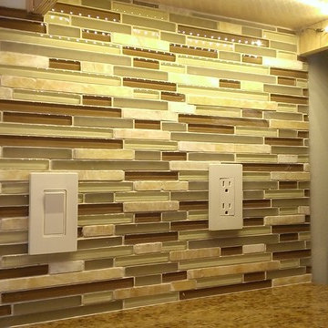 KITCHEN BACKSPLASH - Linear Glass / Marble Mosaic