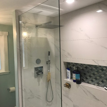 Bright and Contemporary Bathroom Remodel in Edmonds
