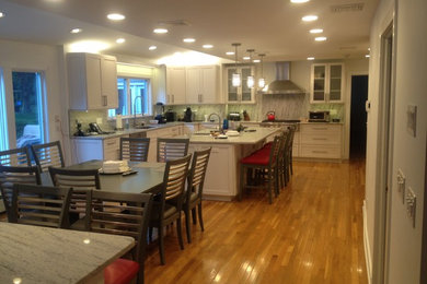 Large elegant home design photo in Bridgeport