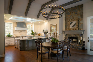 Traditional u-shaped open plan kitchen in San Francisco with with island.