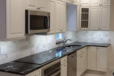 Kitchen - transitional kitchen idea in Tampa