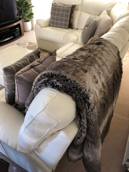 How to arrange a faux fur throw on a cream leather sofa. Houzz UK