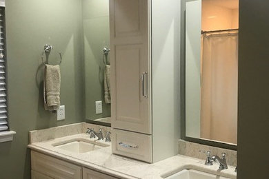 Cottage chic bathroom photo in Cedar Rapids