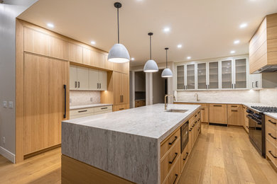 Kitchen - kitchen idea in Calgary