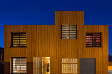 Trendy exterior home photo in Madrid