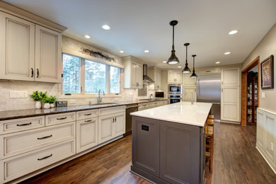 Inspiration for a large timeless kitchen remodel in Chicago