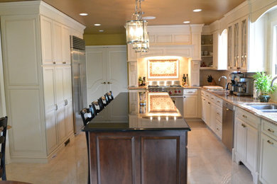 Example of a classic kitchen design in New York