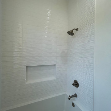 Tub Surround with 4x16 white ripple deco tiles