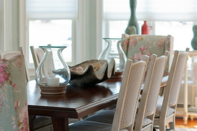 Dining room - transitional dining room idea in Boston