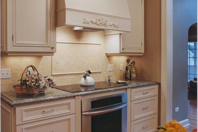 Example of a classic kitchen design in Chicago