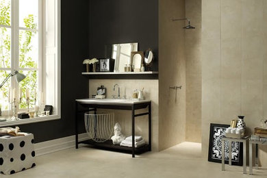 Example of a transitional bathroom design in Toronto