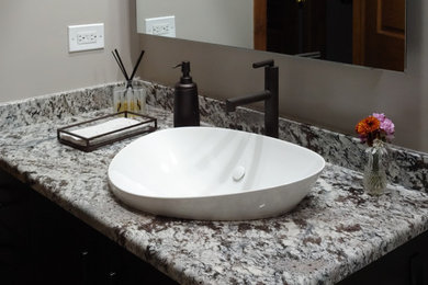 Bathroom - contemporary bathroom idea in Chicago