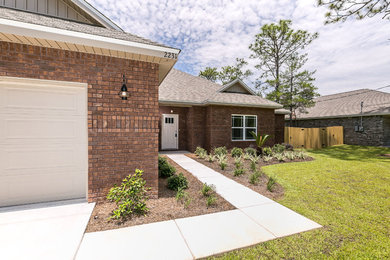 Mid-sized traditional brown one-story brick exterior home idea in Miami with a shingle roof