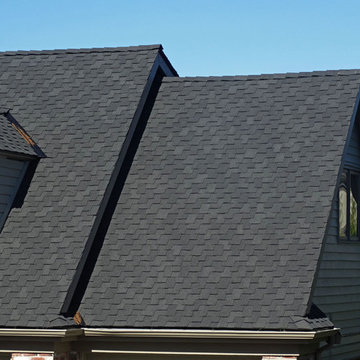CertainTEED Pres Charcoal Garrison Roof