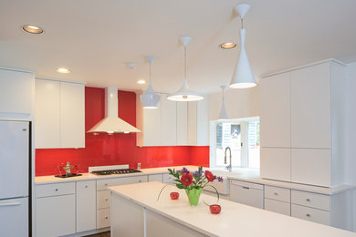 Kitchen - mid-sized modern kitchen idea in Burlington